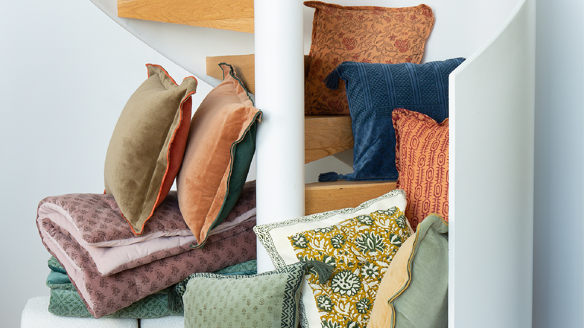 /on/demandware.static/-/Sites-homa-storefront-pt/default/dw233a2599/Têxtil -Almofadas e capas decorativas_20240124 textos SEO páginas categorias.jpg